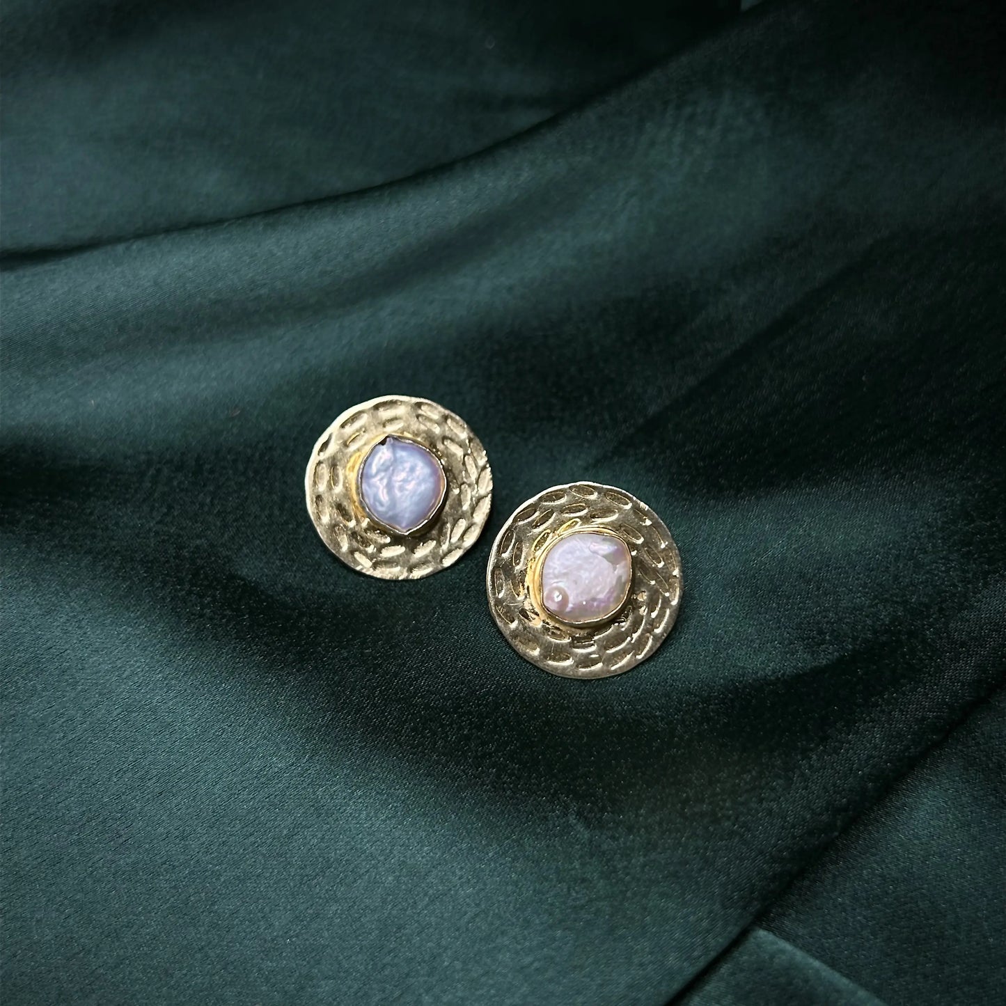 Sheen white mother of pearls earrings