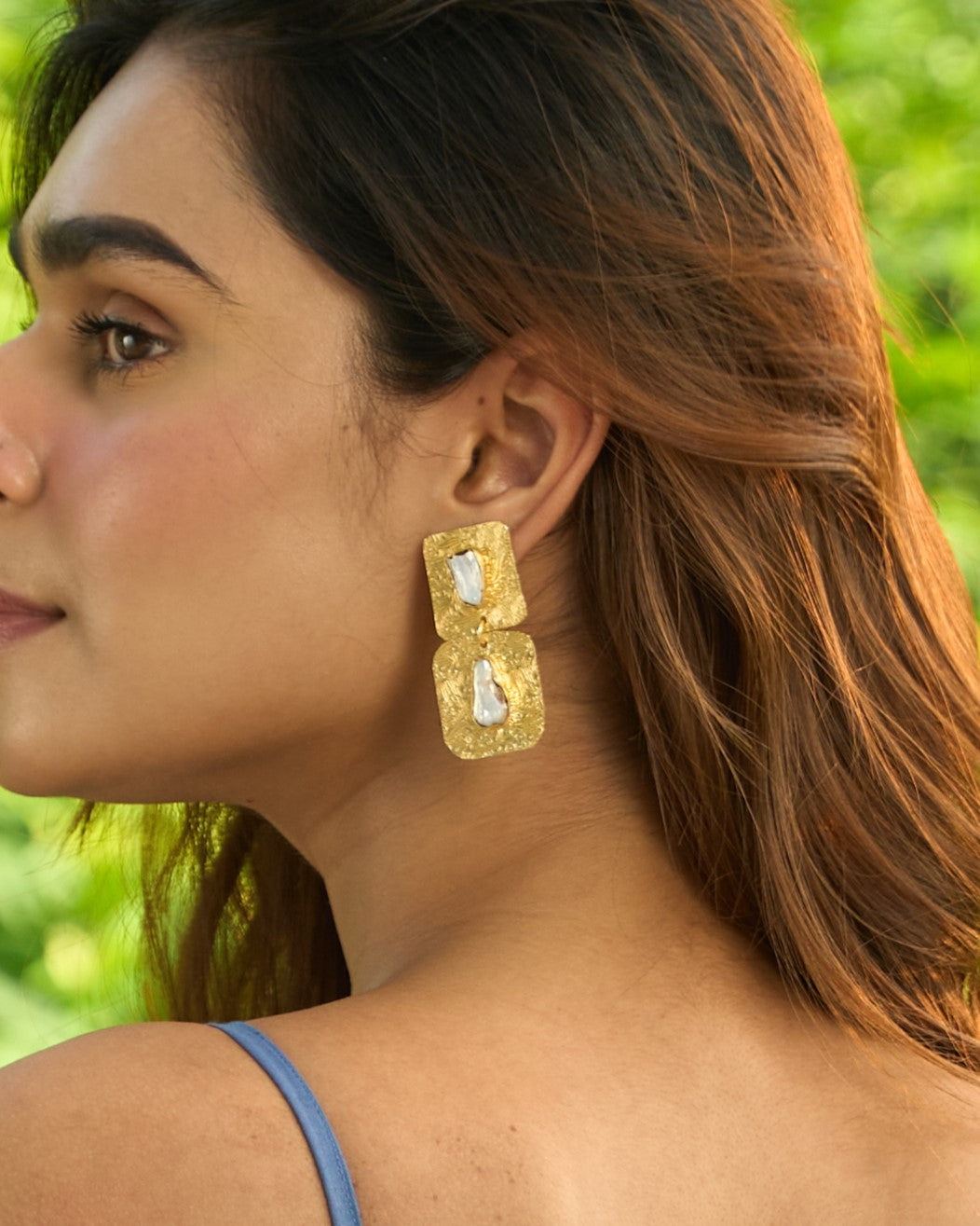 Avaan square white mother of pearls earrings