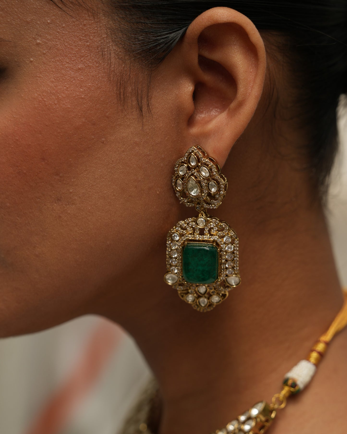 Ratna Rani Emerald Polki Choker