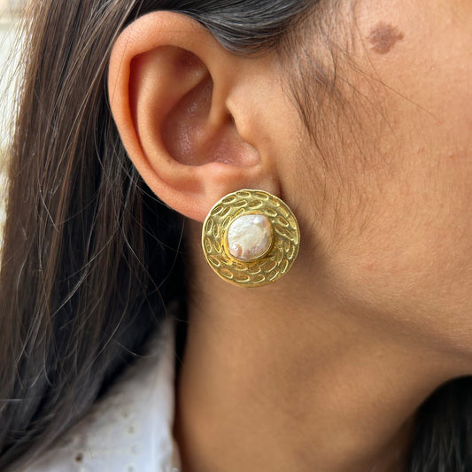Sheen white mother of pearls earrings