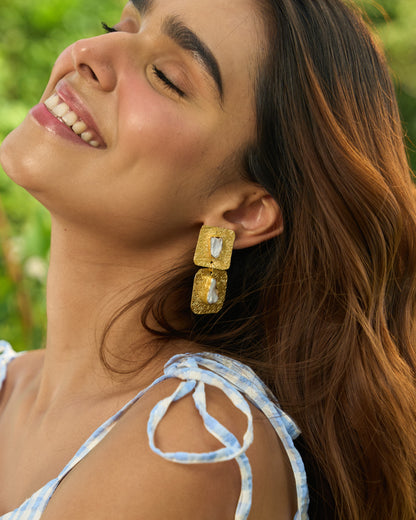 Avaan square white mother of pearls earrings