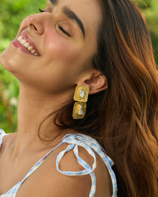 Avaan square white mother of pearls earrings