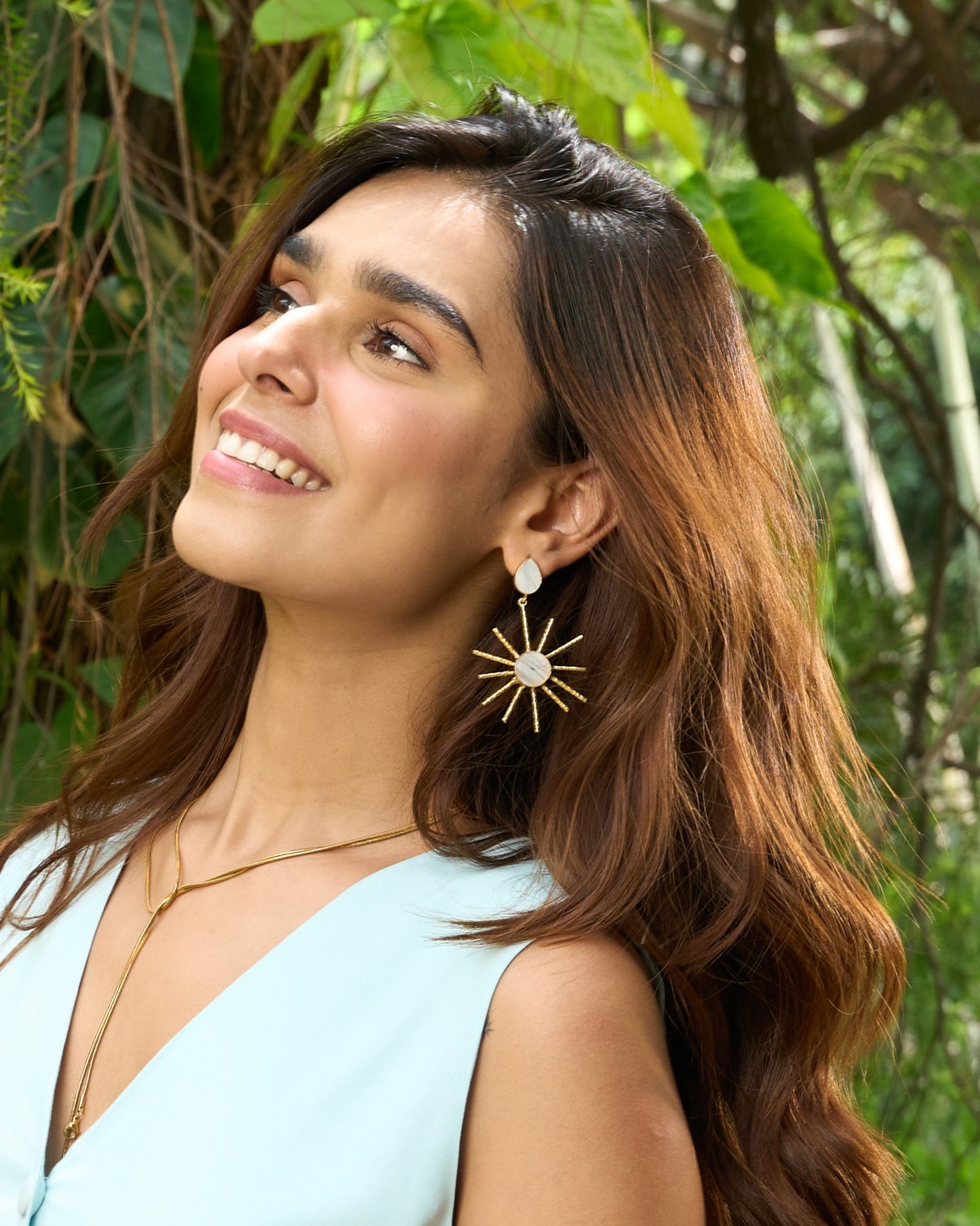 Ayla white sun shaped mother of pearls earrings