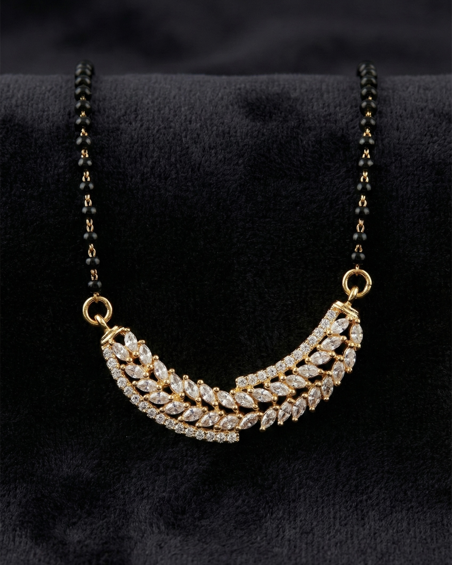 Suhagan Rekha Mangalsutra